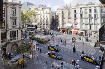Gjestgiverier Paris Barcelona